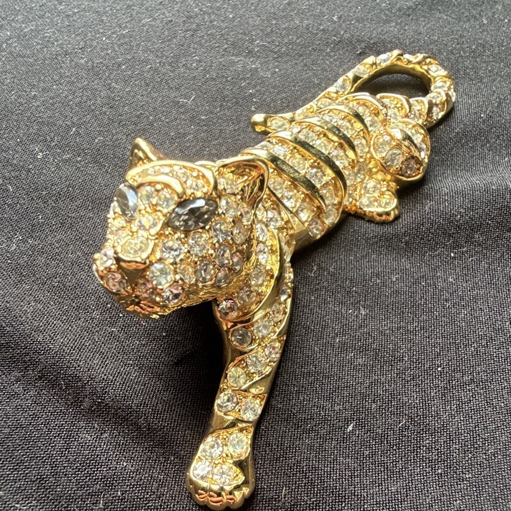 Vintage Trifari Signed Gold Tone Tiger Brooch Pin Clear Crystal Rhinestones
